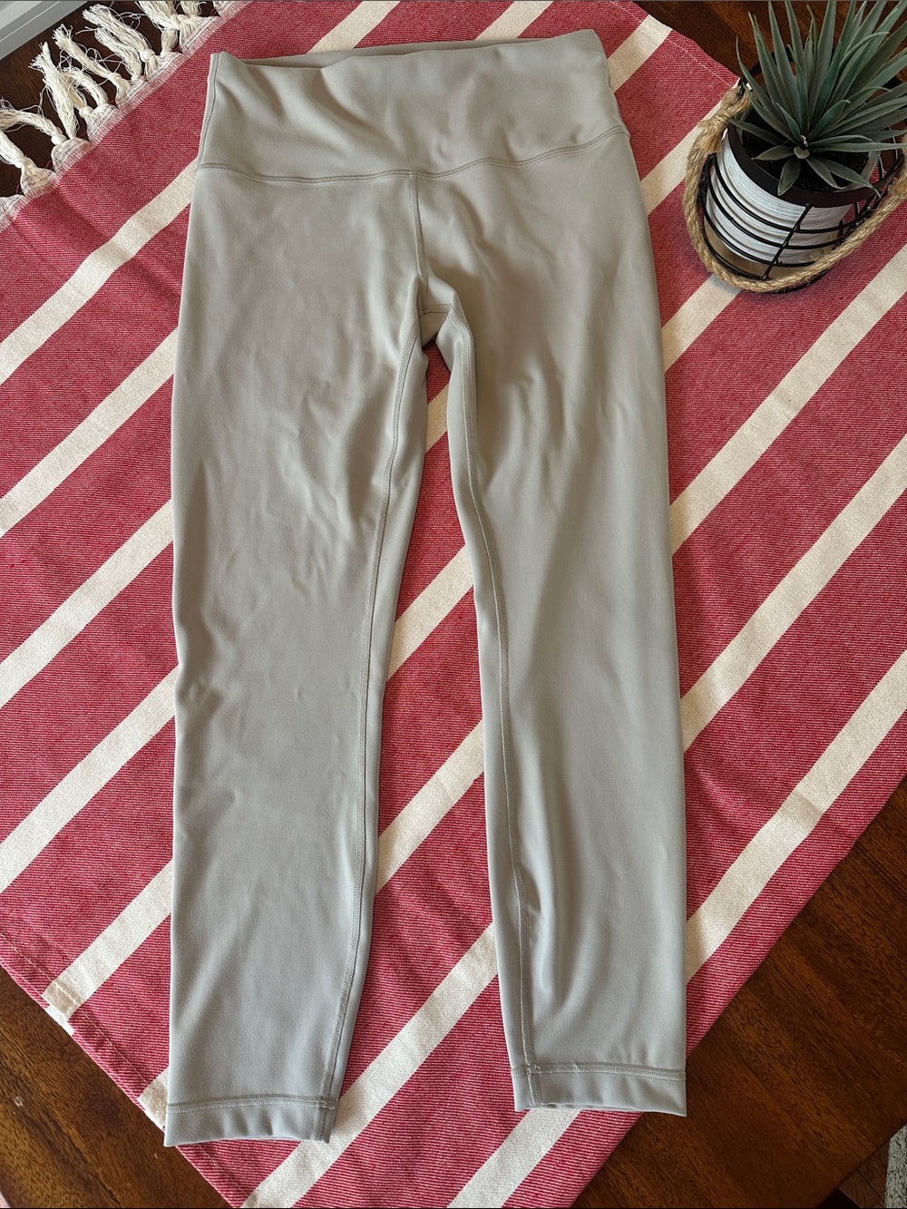 Lululemon Wunder Train HR 25” Riverstone Sz10